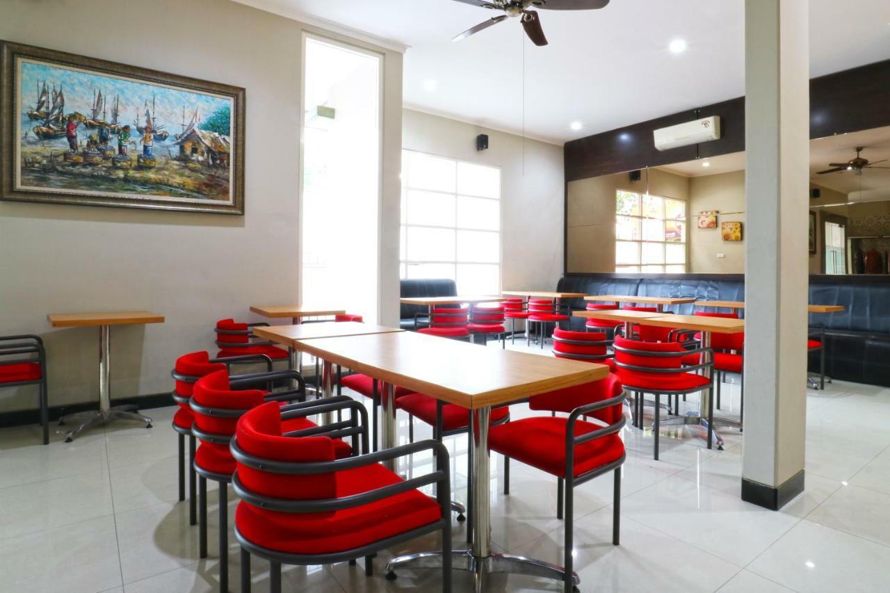 Chiaro Hotel Syariah Sidoarjo Εξωτερικό φωτογραφία