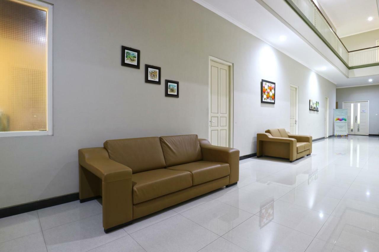 Chiaro Hotel Syariah Sidoarjo Εξωτερικό φωτογραφία